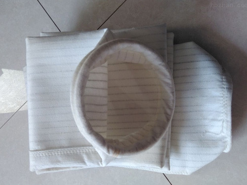 覆膜滌綸(lun)針刺氈除塵布袋(dai)